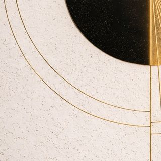 A new perfume enters our selection. It does not ask for attention. It sets a moment.